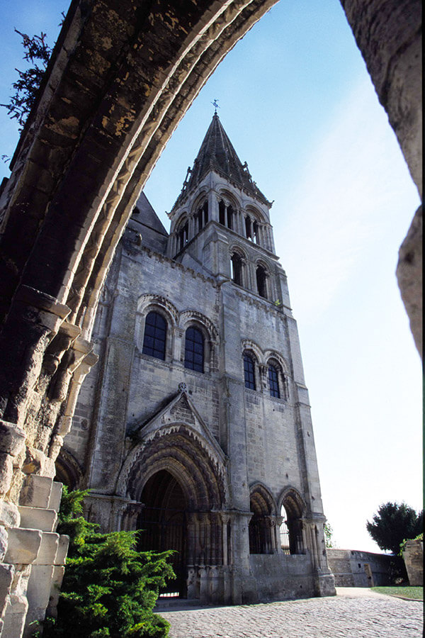 Abteikirche Kirche Oise Besuch Kulturerbe Romanik Gotik Cluny