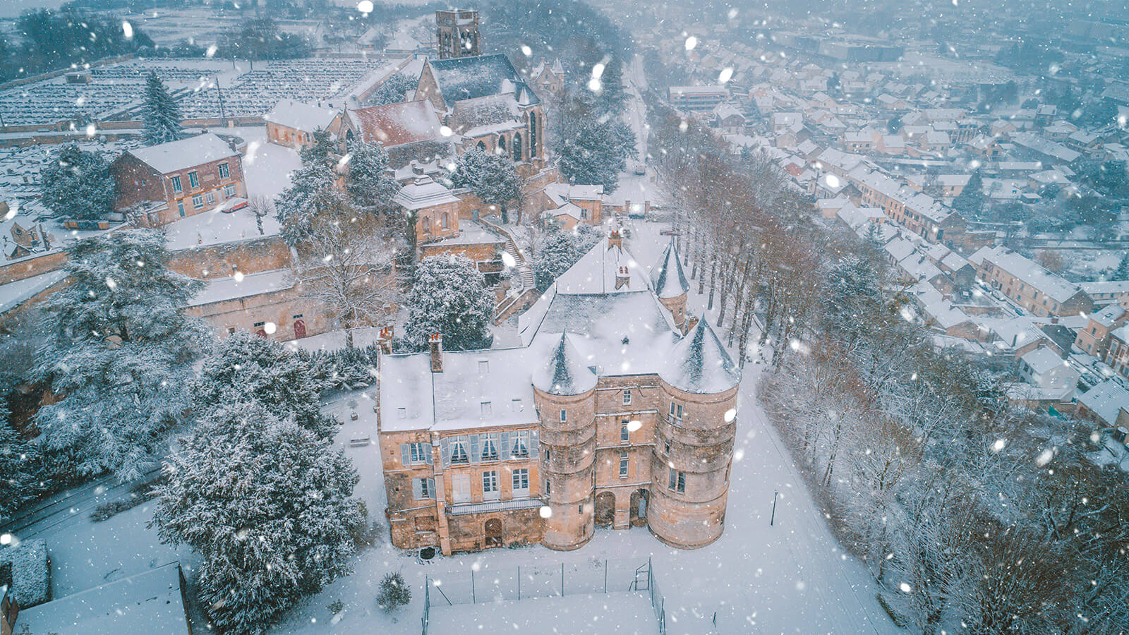 Schloss Montataire Renovierung Geschichte Condé henri IV 4 Oise Besuch Führung Familie Bernet