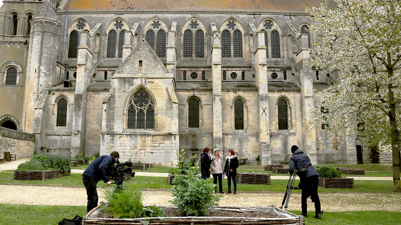 Iglesia abacial Oise visita patrimonio romano gótico cluny Kamini les gens des hauts