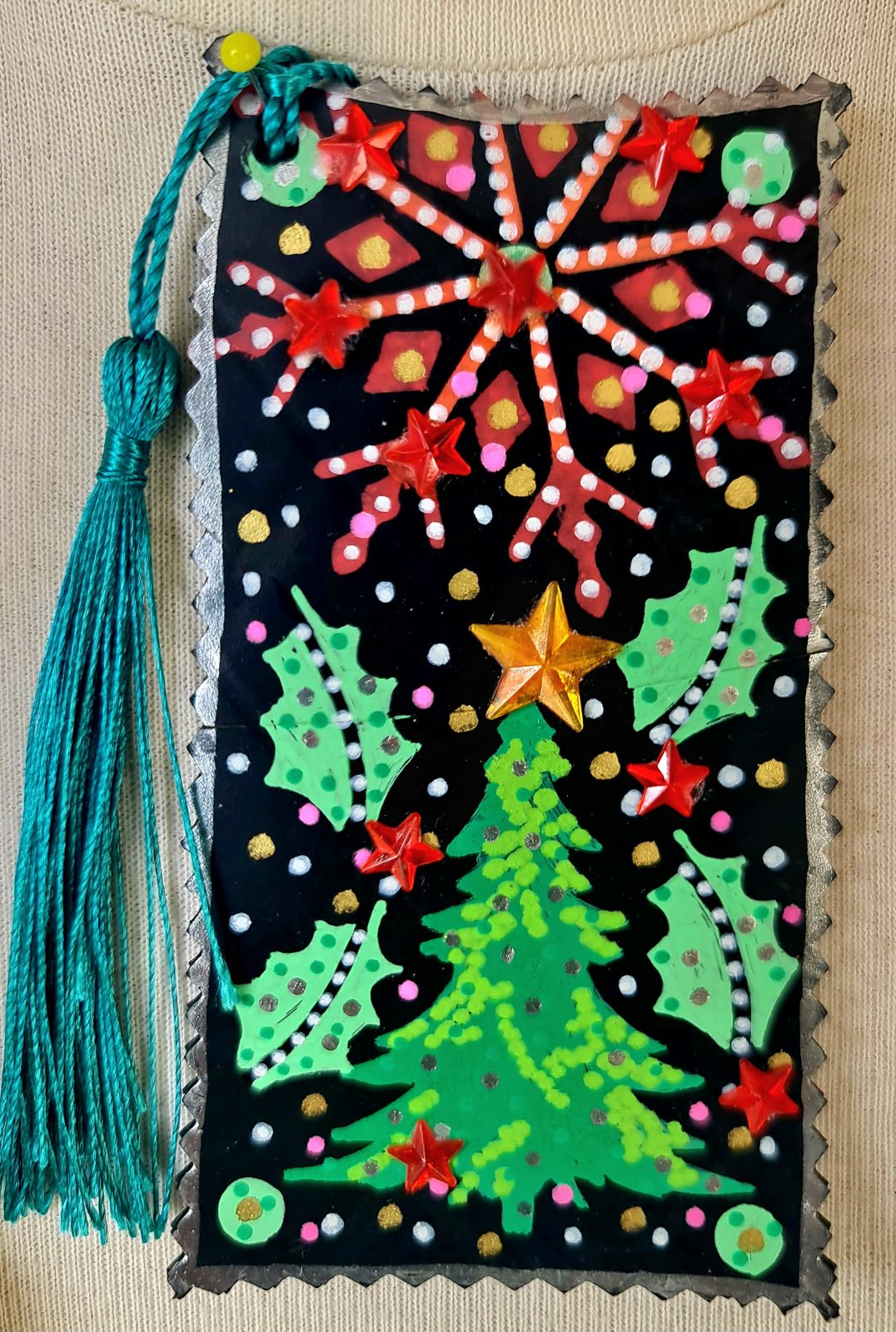 Atelier créatif enfants et adultes confection d’une suspension et guirlande de Noël en matériaux recyclés