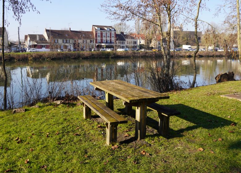 Aire de pique-nique des berges de l'Oise - Droit d'auteur : Creil Sud Oise Tourisme_Tartaglione Anthony