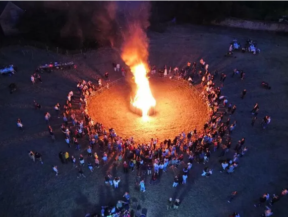 Johannisfeuer in Villevert