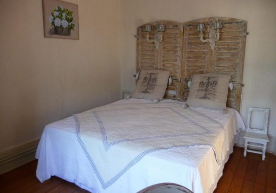 La ropa de cama y el anfitrión