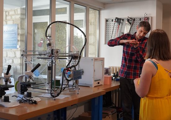 La Maison des Activités Scientifiques Technologiques et Environnementales (Haus der wissenschaftlichen, technologischen und umweltbezogenen Aktivitäten)