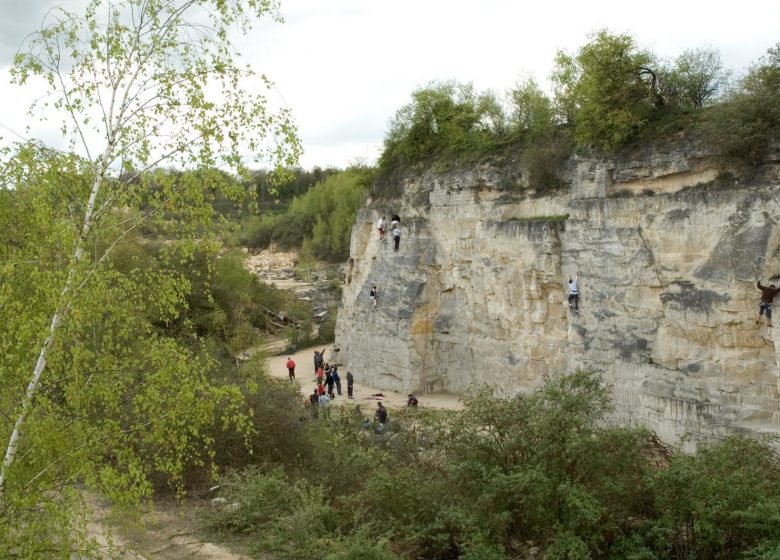Site d'escalade Le Larris - Droit d'auteur : Claude Caroly